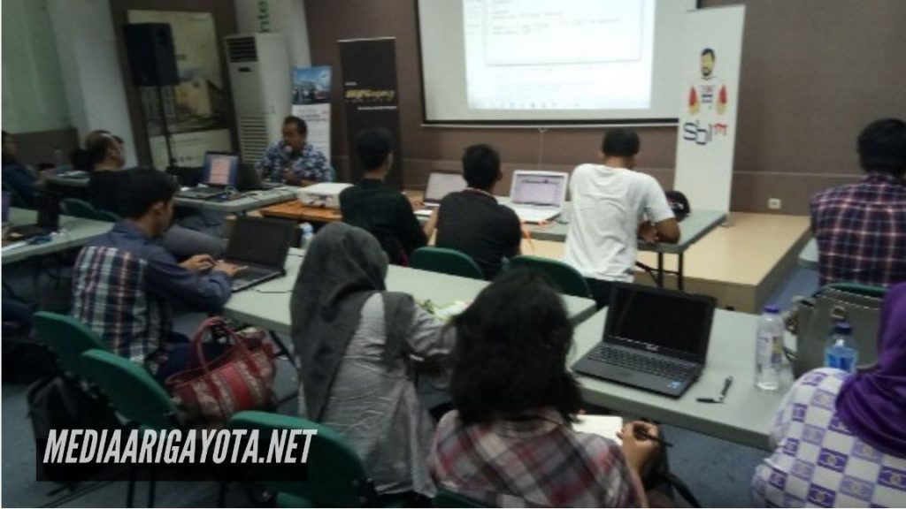 Kelas Bisnis Online SB1M di Uwung Jaya Tangerang